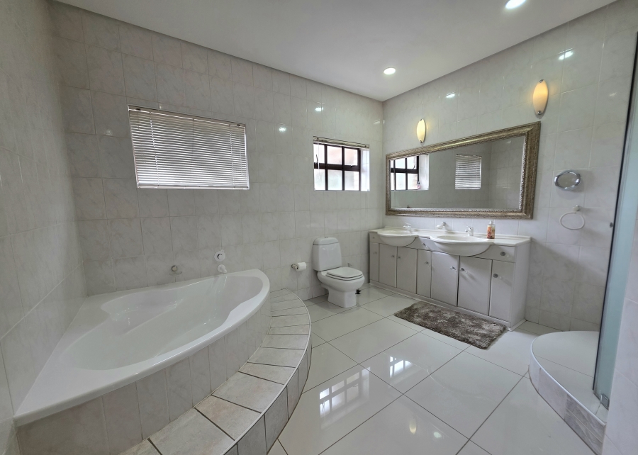 4 Bedroom Property for Sale in Jan Cillierspark Free State